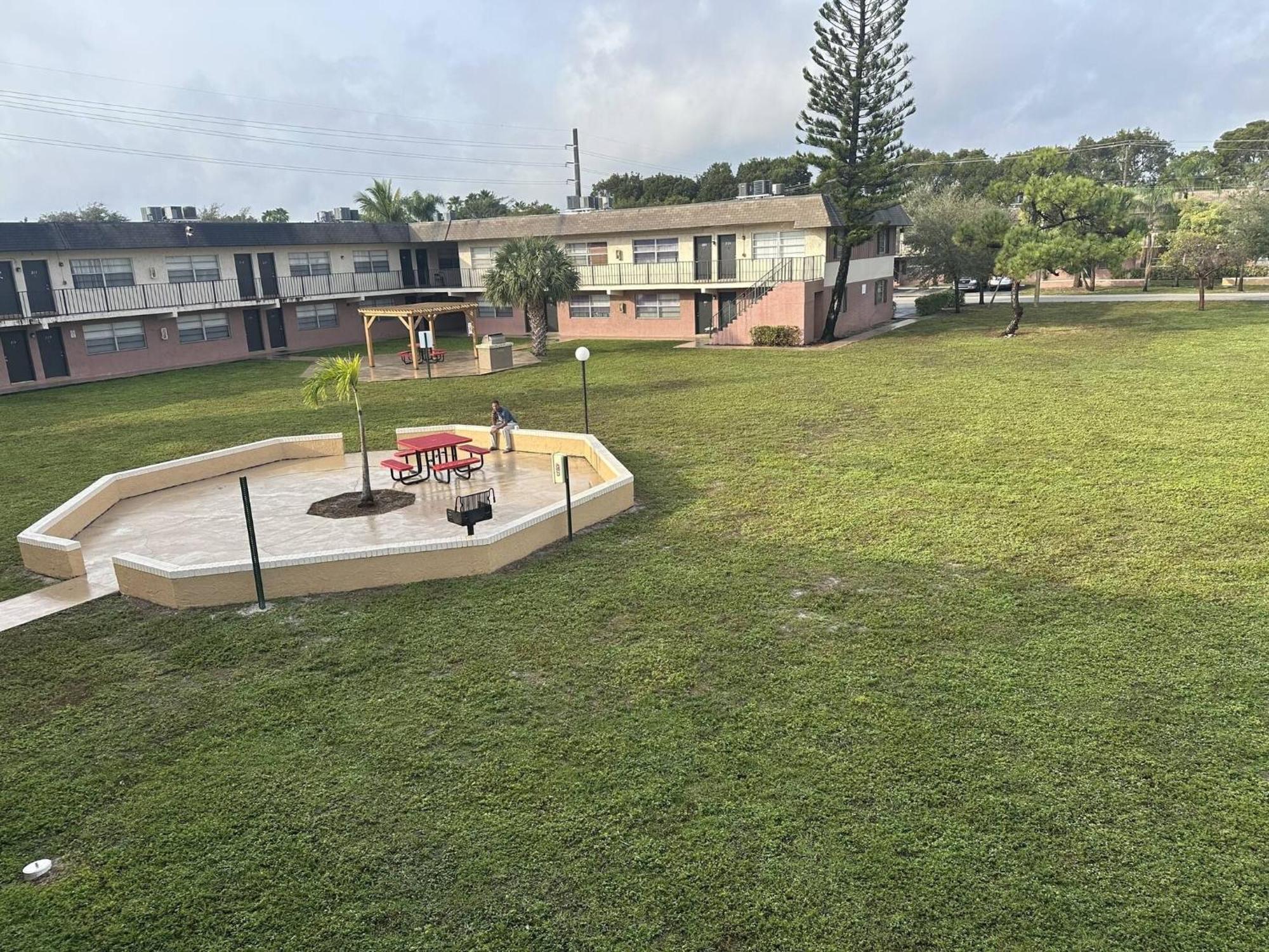 Room In Apartment - The Sample Rd Retreats Pompano Beach Exterior photo